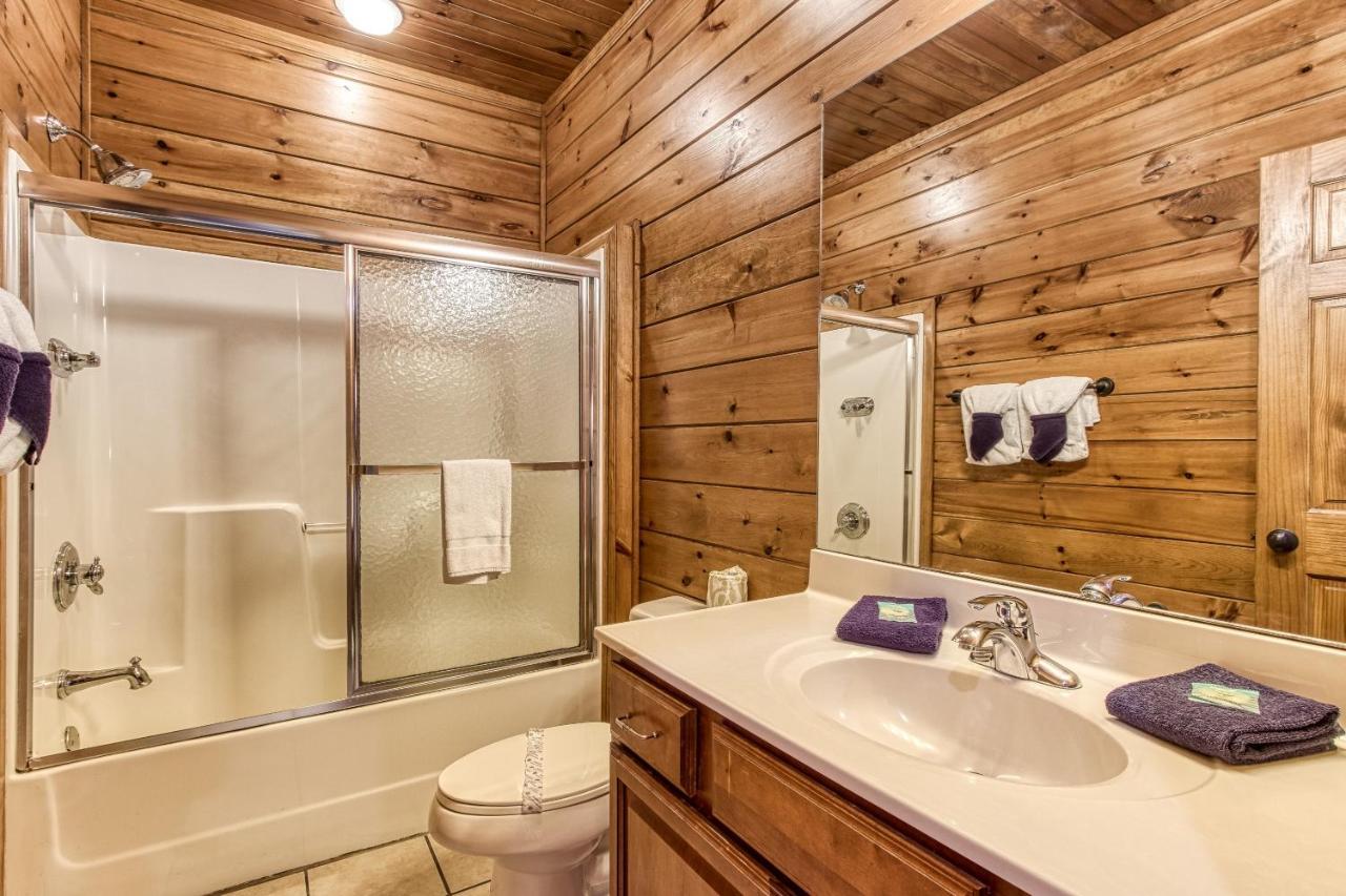 Lazy Bear Lodge, Hot Tub, Resort Pool, Wifi, 1089 Free Tickets Each Paid Day, Dollywood And More Gatlinburg Exterior photo