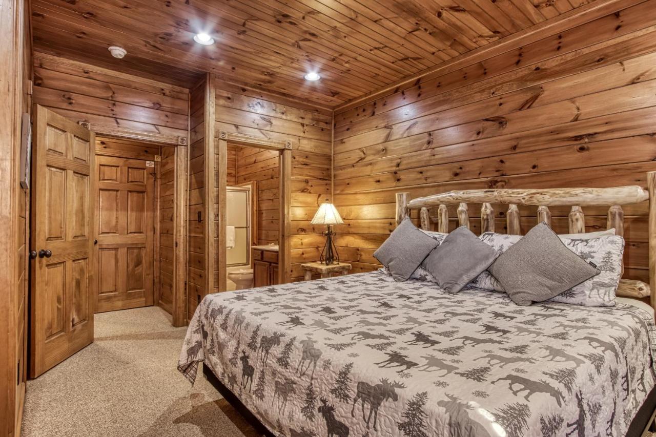 Lazy Bear Lodge, Hot Tub, Resort Pool, Wifi, 1089 Free Tickets Each Paid Day, Dollywood And More Gatlinburg Exterior photo