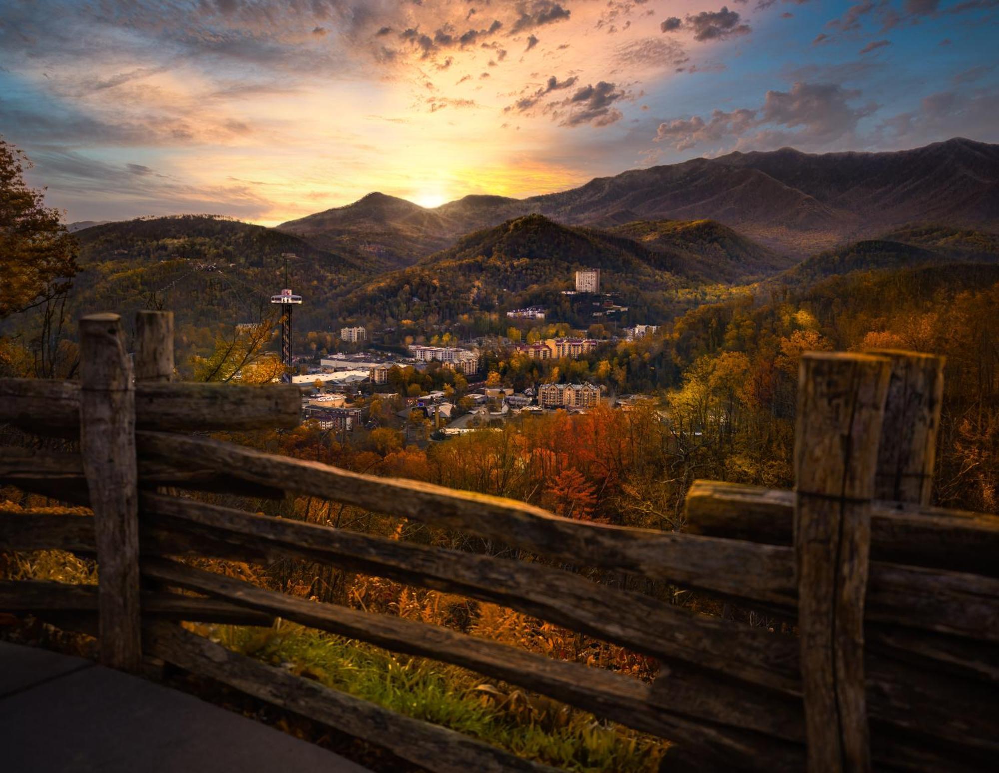 Lazy Bear Lodge, Hot Tub, Resort Pool, Wifi, 1089 Free Tickets Each Paid Day, Dollywood And More Gatlinburg Exterior photo